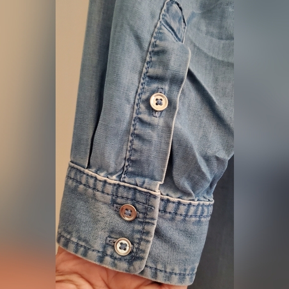 White House Black Market Blue Chambray Long Sleeve Button Down Shirt Size 10 - Picture 8 of 9